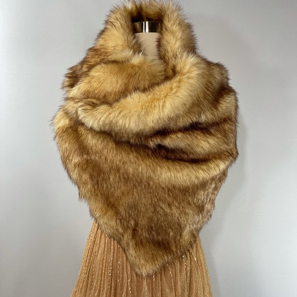 Evening gown with shawl - Picture 12 of 16